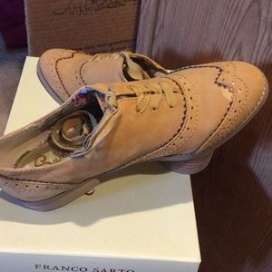 Excellent like new condition. Leather upper laceup